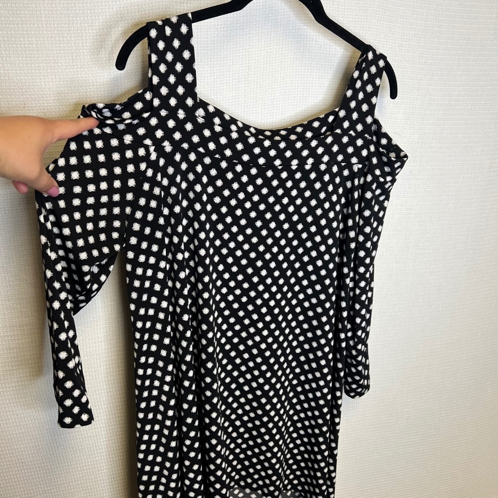 Chicos Womens Cold Shoulder Tunic Top Black White Geometric Dot Stretch Size 2